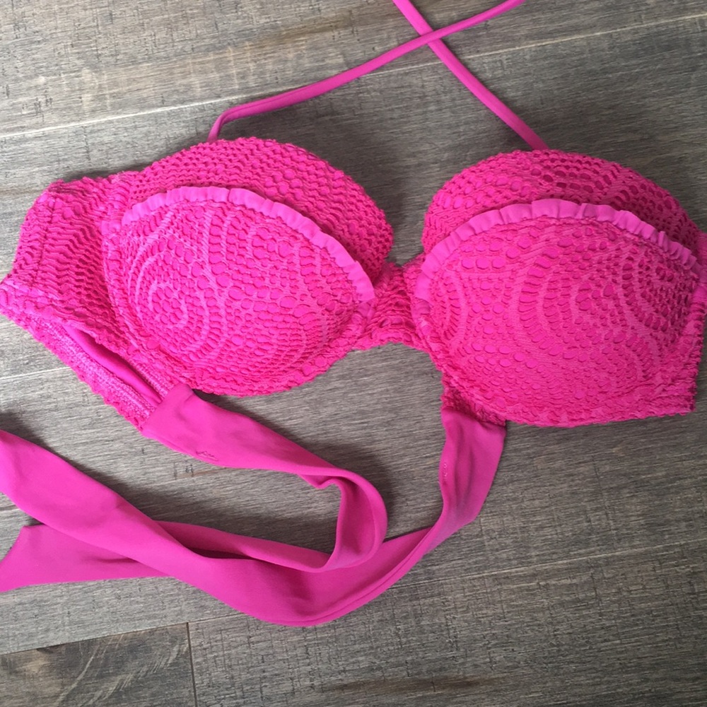 NWT- bikini top